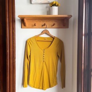 OLD NAVY long sleeved ribbed Henley tee